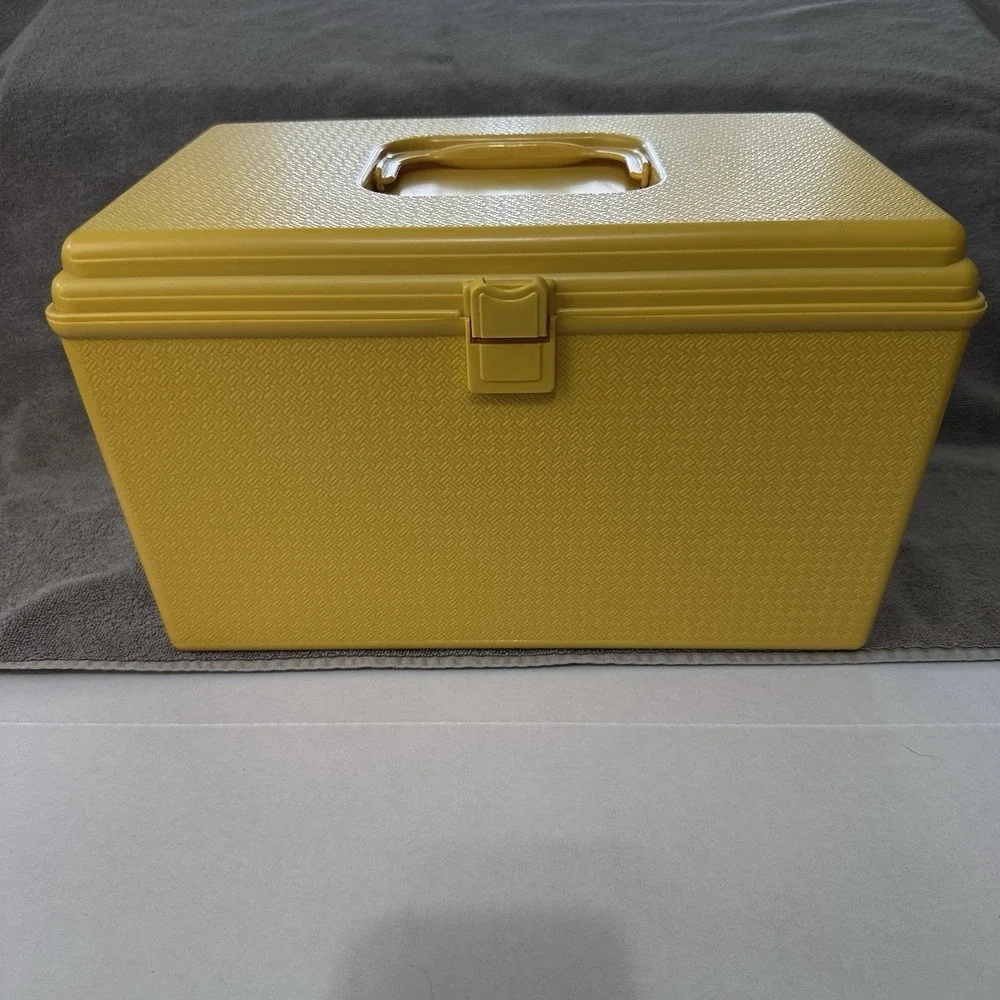 Vintage Wil-hold Wilson Mfg Corp Sewing Box W/Tray Yellow Plastic MCM